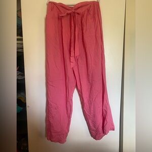 Never worn! Boohoo Plus Size lightweight flowy pants.
